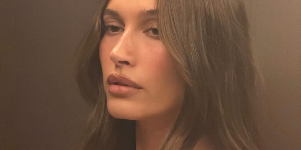 Hailey Bieber Traded Glazed Nails for the “Ultimate Fall Manicure”