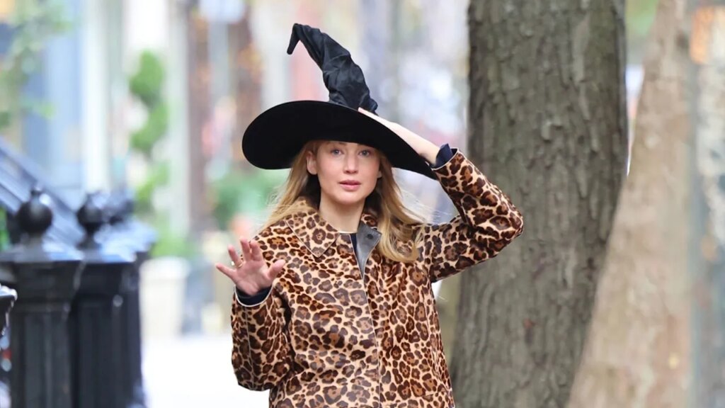 Jennifer Lawrence Adds a Surprising, Seasonal Accessory to Her Fave Leopard Coat