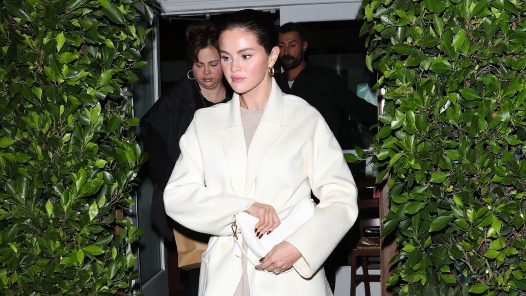 Selena Gomez Makes the Case for Ballet Flats in Fall