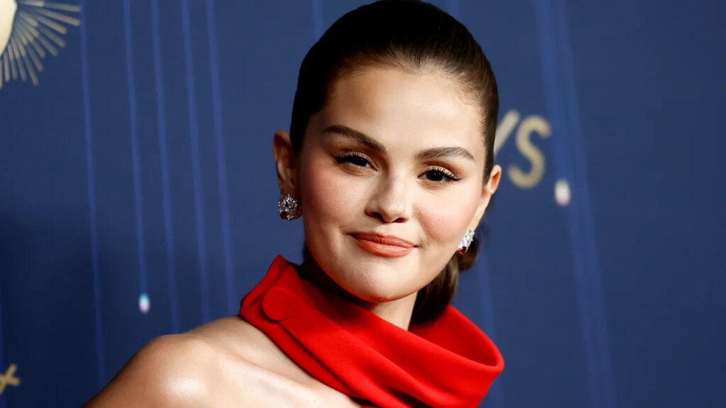 Selena Gomez’s Iridescent Chrome Jelly Nails Feel So ’90s—See the Photos