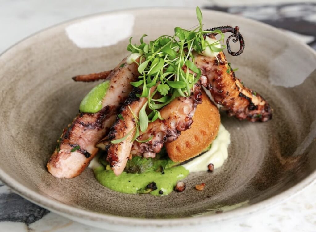 7 Chain Restaurants That Serve the Freshest Seafood, According to Seafood Fans