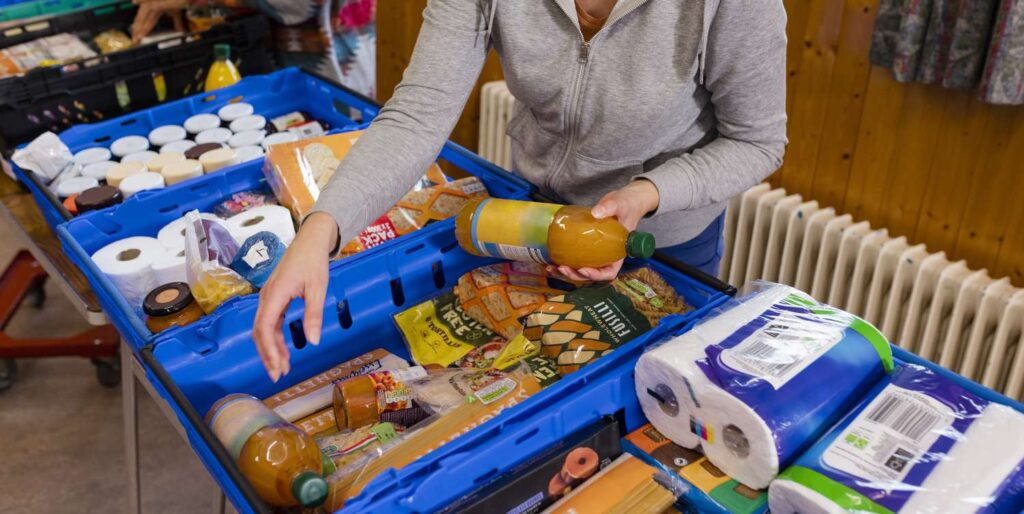 8 Pantry Items Food Banks and Pantries Need the Most Right Now
