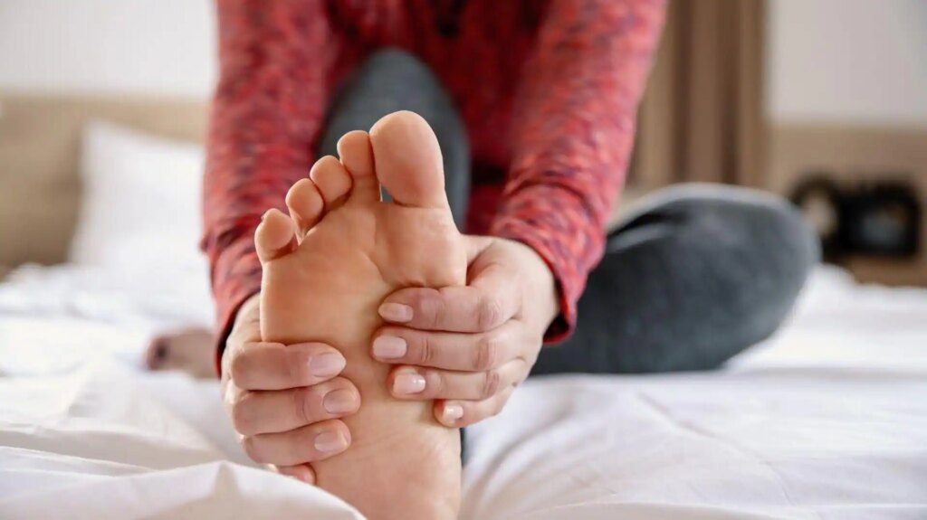 Fix foot pain at home with these remedies